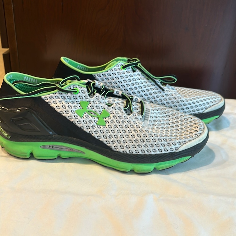 Under armor speed foam athletic shoes